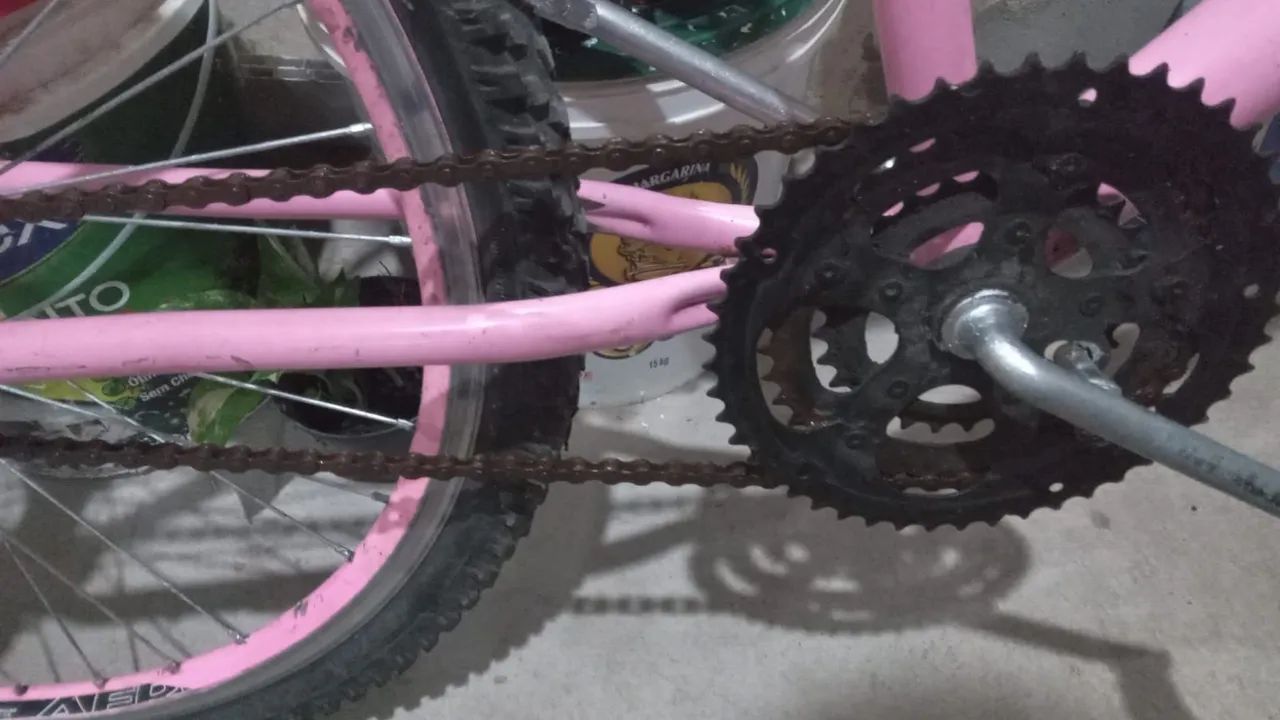 Estou vendendo uma bicicleta  ela tá um pouco enferrujada 