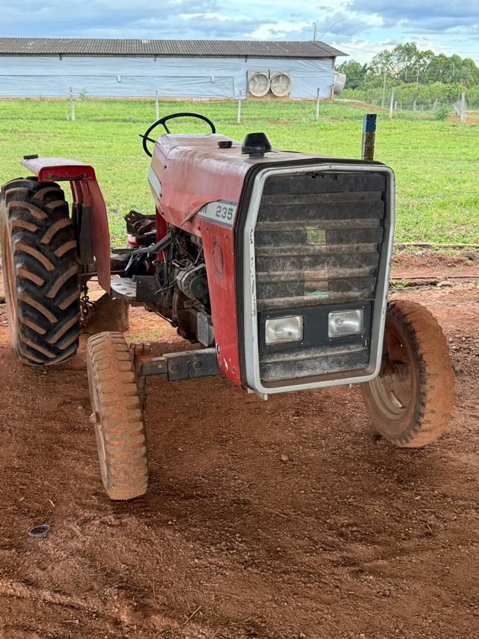 Trator Massey Fergunson 235