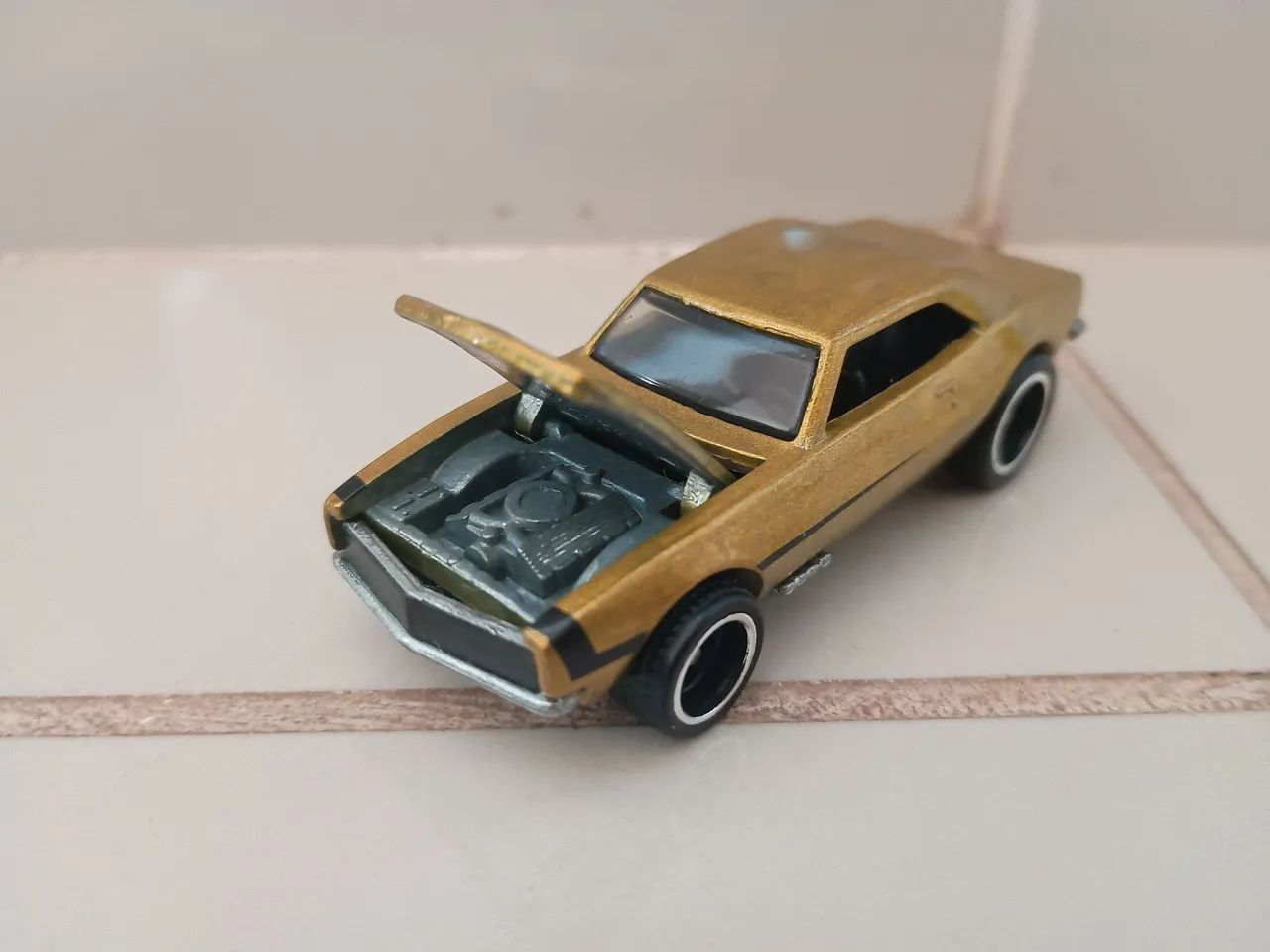 Miniatura chevrolet camaro boulevard hot wheels premium - Foto 4