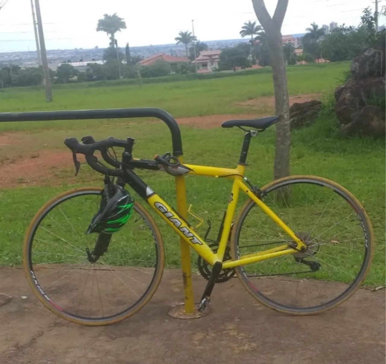 Bicicleta Giant - Amarela