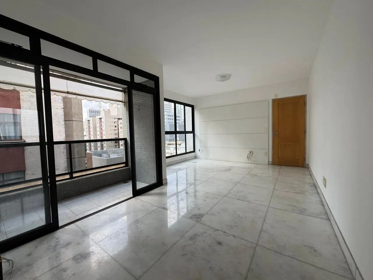 Imóvel para aluguel possui 93 metros quadrados com 3 quartos em Lourdes - Belo Horizonte -