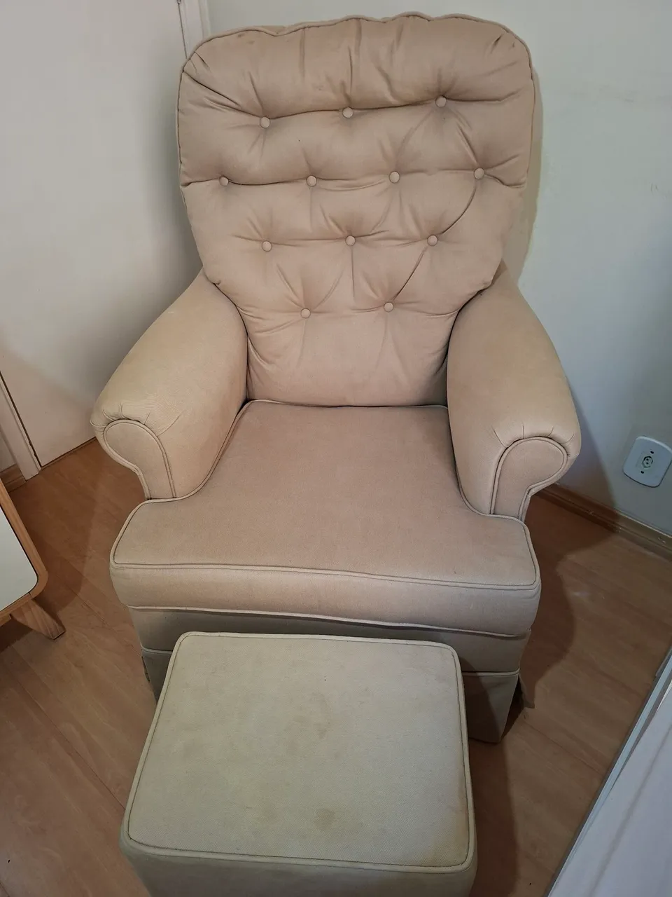 Poltrona para amamentação elegante e confortável