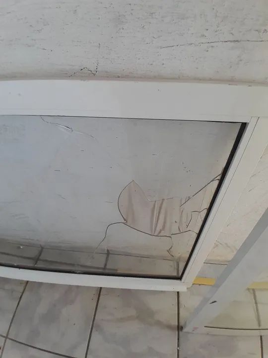 Porta de 2 folhas em alumínio e vidro - Foto 2