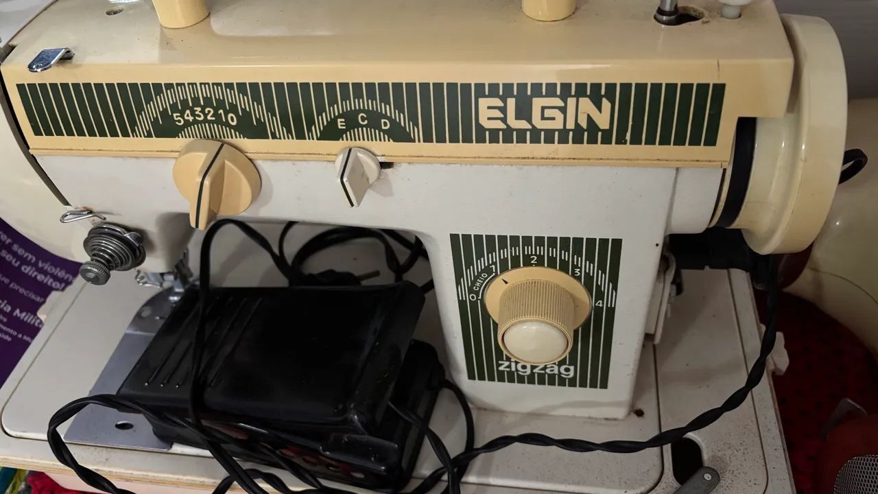 Máquina de costura Elgin64314277195523121