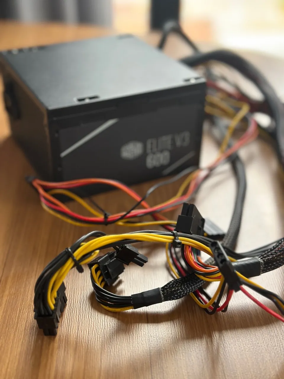 Fonte de PC ELITE V3 600W