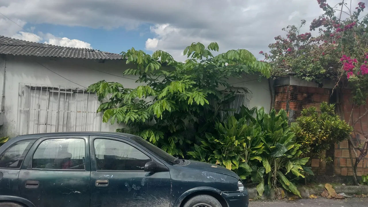 Vendo casa urgente (motivo viagem)