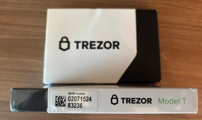 Trezor Model T Hardware Wallet Carteira Bitcoin & Stablecoins Lacrada - Foto 2