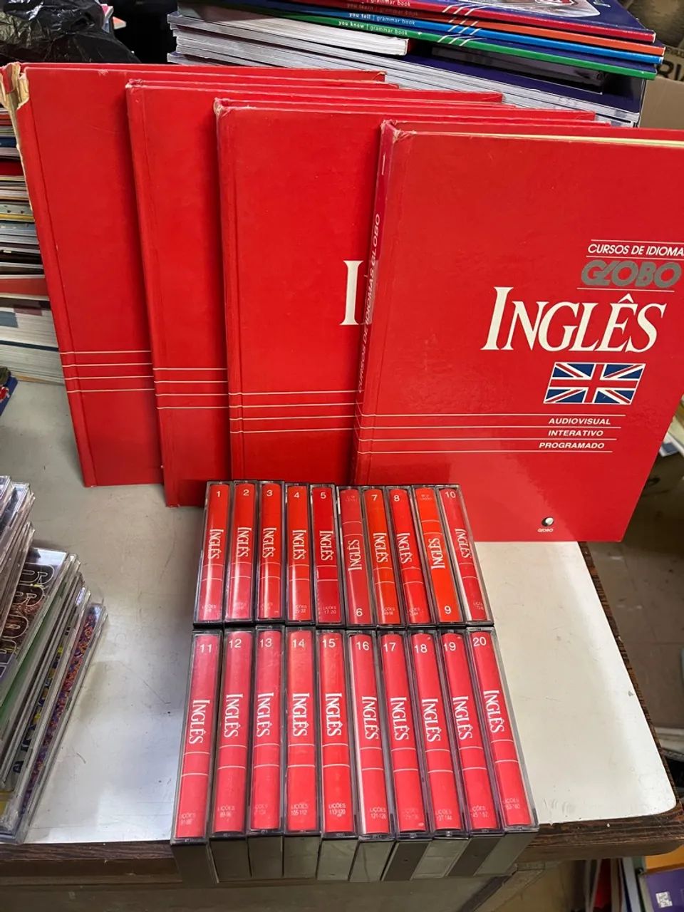 Curso de idiomas Globo inglês completo 4 volumes capa dura com fita k7 caixinha 20 volumes