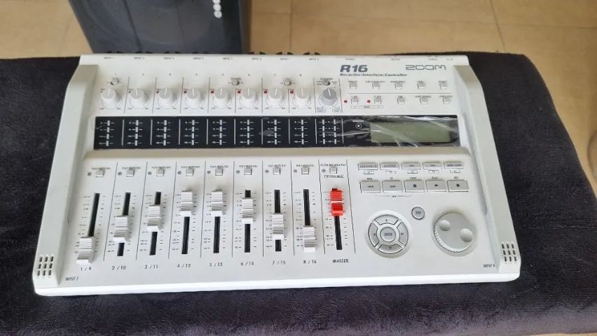 INTERFACE ZOOM R16