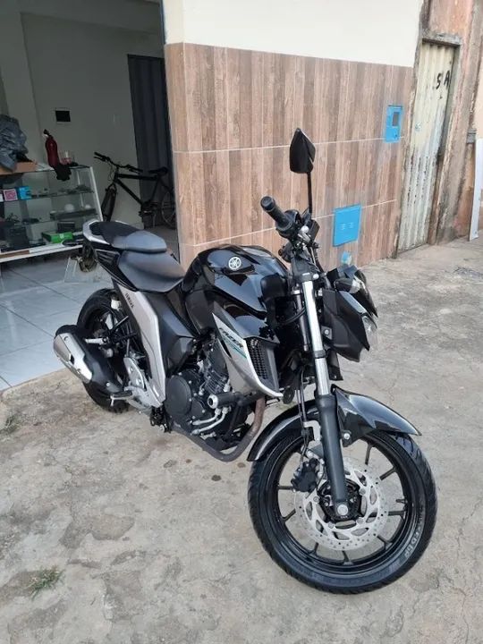 Vendo Yamaha FZ25 - Econômica e Bem Cuidada!