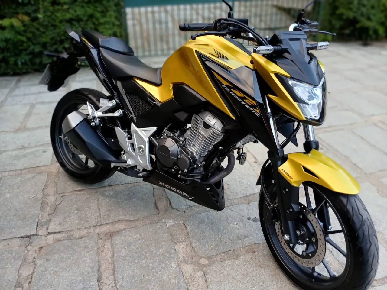 Vendo ou troco cb300 f abs