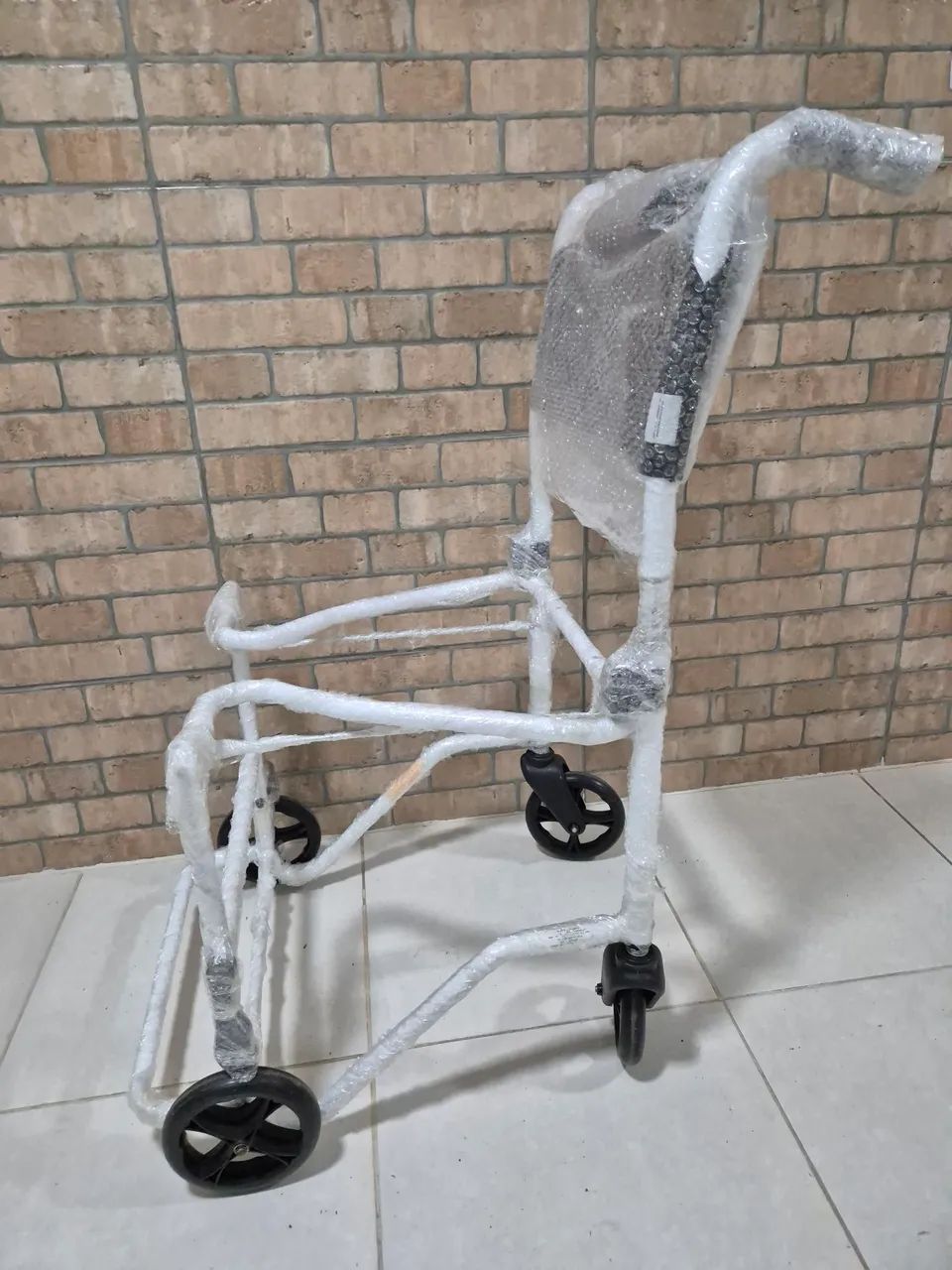 Cadeira de Banho com Rodas