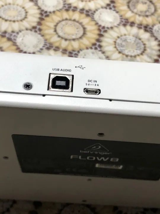 Mesa de Som Behringer Flow 8 - usado - Foto 2