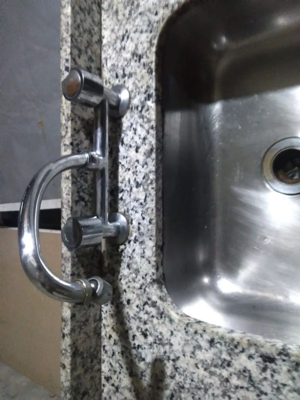 Pia de mármore com torneira dupla  - Foto 3