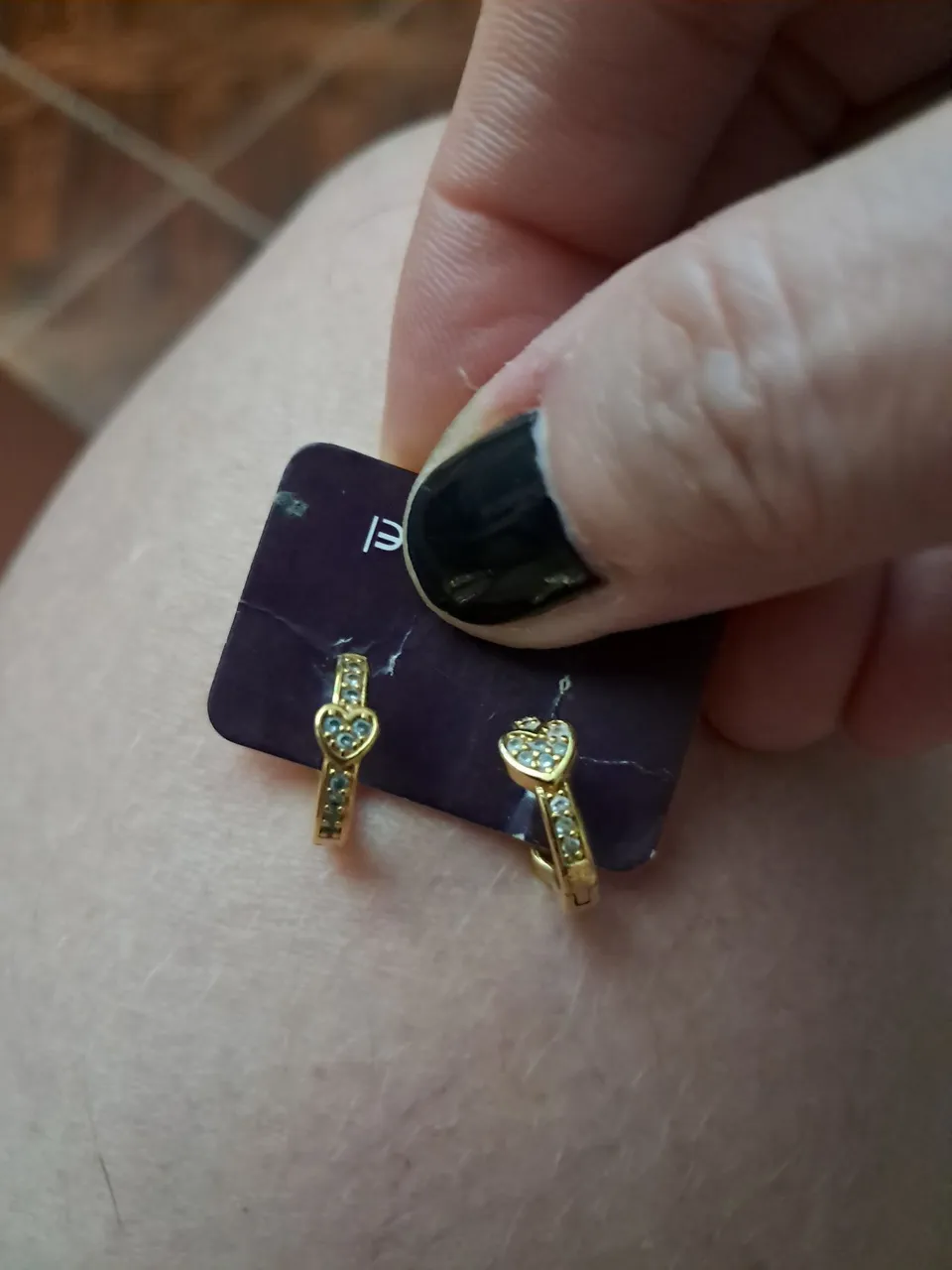 Lindos brincos de argola com coração