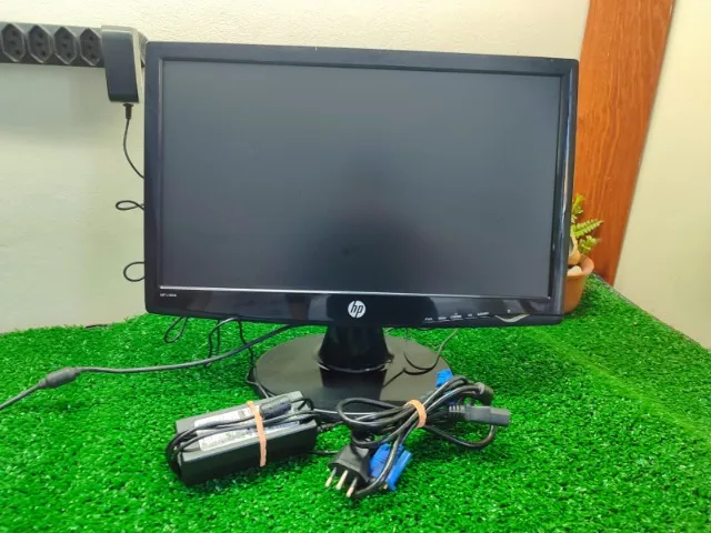 Monitor 18.5" 100%. Acompanha cabos