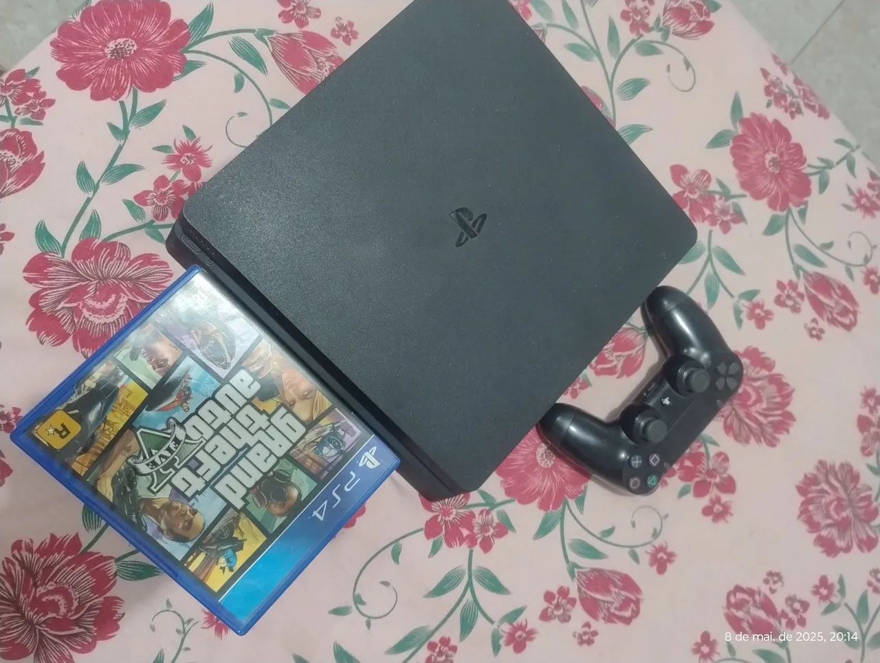 Playstation 4 Slim com 2 controles e 4 jogos