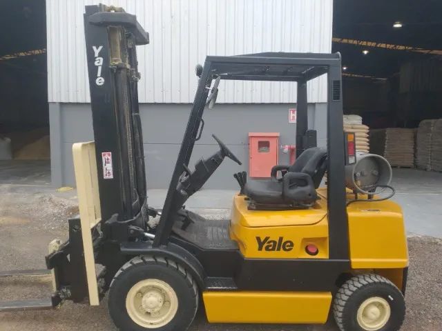 Empilhadeira Yale 2.500Kg
