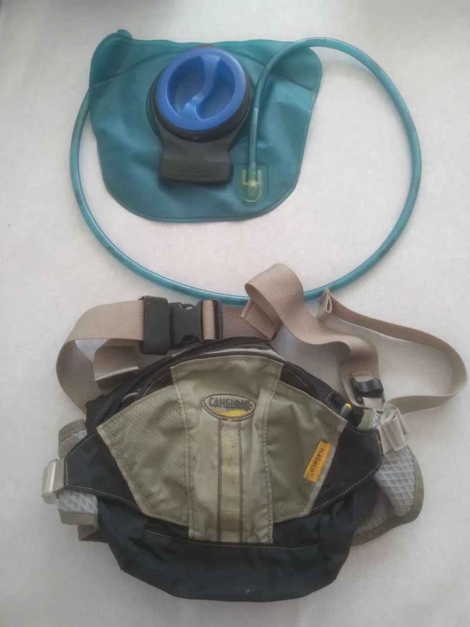 Pochete de Hidratação Camelbak com Reservatório e kit higienização 