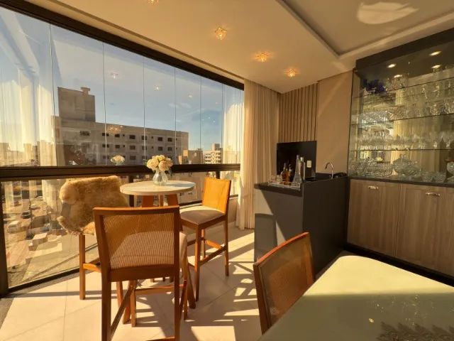 Apartamento em Laguna, Mar Grosso 3 Suítes, 2 Vagas, Mobiliado. 