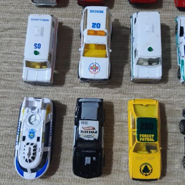  Coleção com 16 carrinhos de ferro - Foto 3