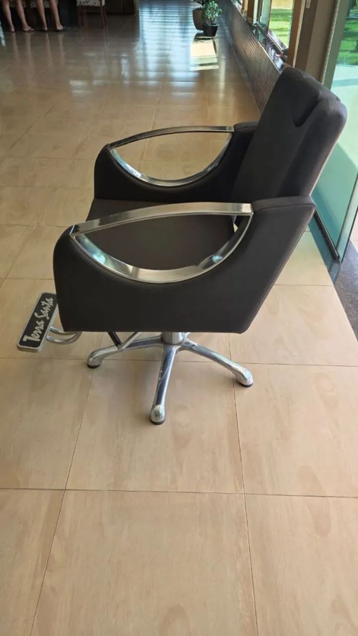 2 Cadeiras de  barbearia terra santa (1100 cada) - Foto 6
