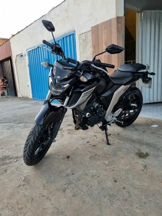 Vendo Yamaha FZ25 - Econômica e Bem Cuidada! - Foto 2