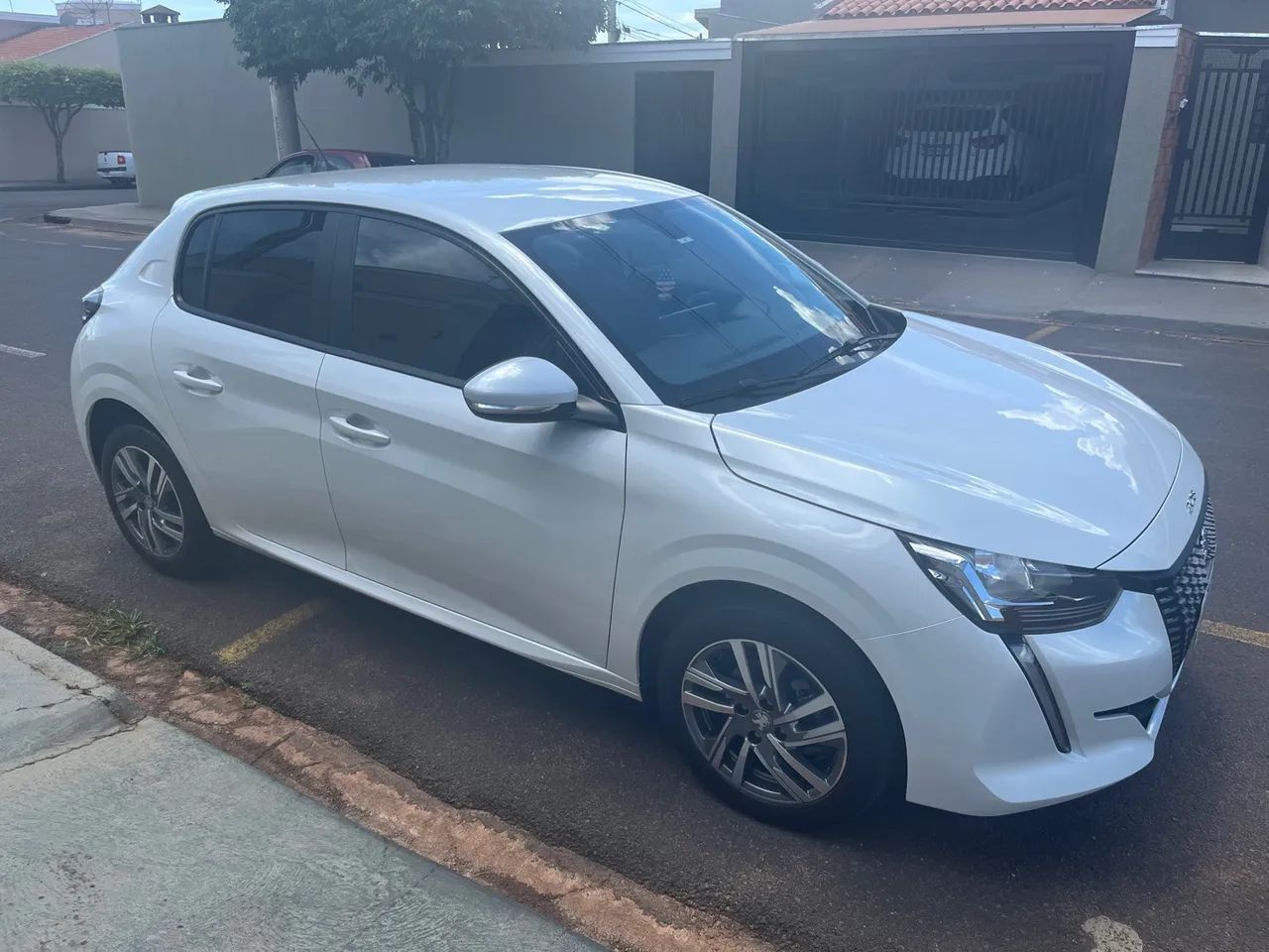 Peugeot 208 Allure Aut. 2022 - Foto 2