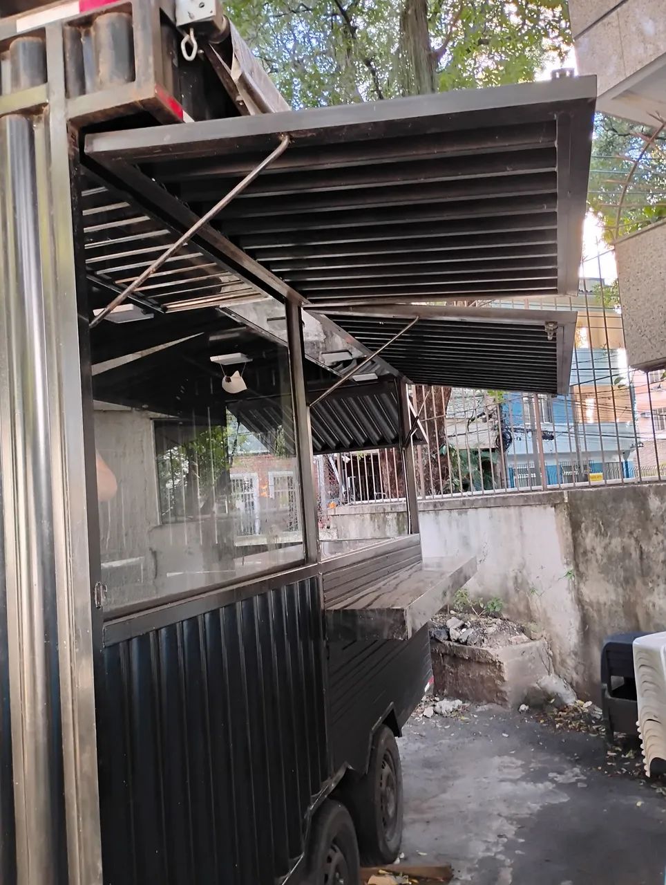 Trailer modelo container com refrigerador de fábrica (aceito proposta).  - Foto 3