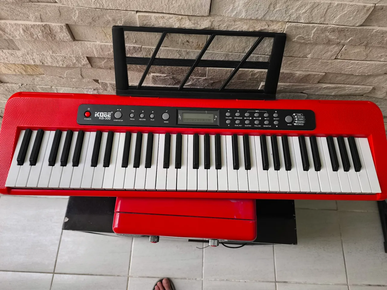 Teclado Kobe kb-300. 61 teclaa
