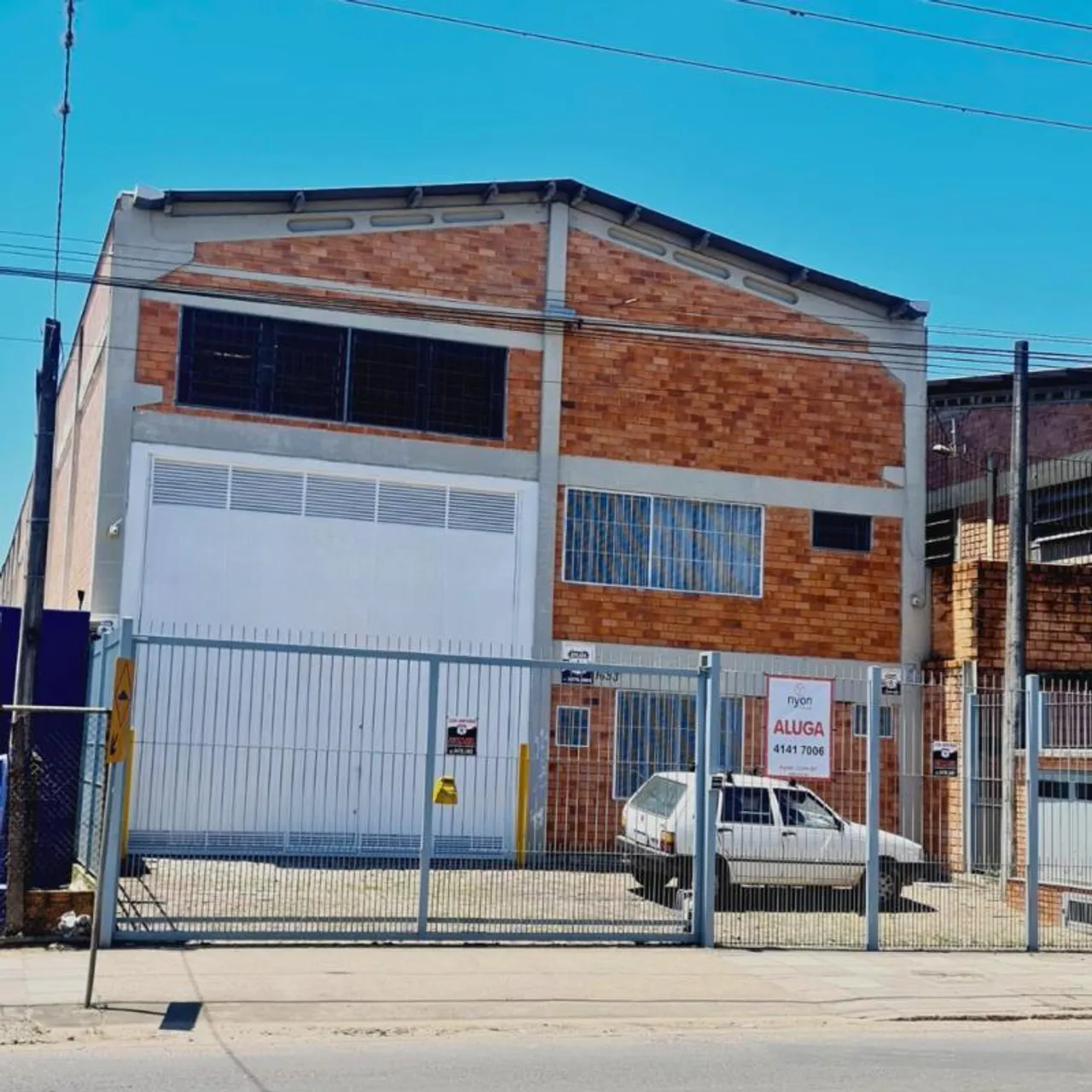 Procurando por um depósito espaçoso e bem equipado para sua empresa? A Nyon Imóveis tem um