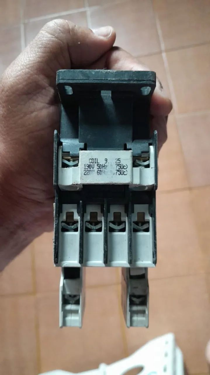 Contator Weg CWM 18 3 polos 18A  - Foto 4