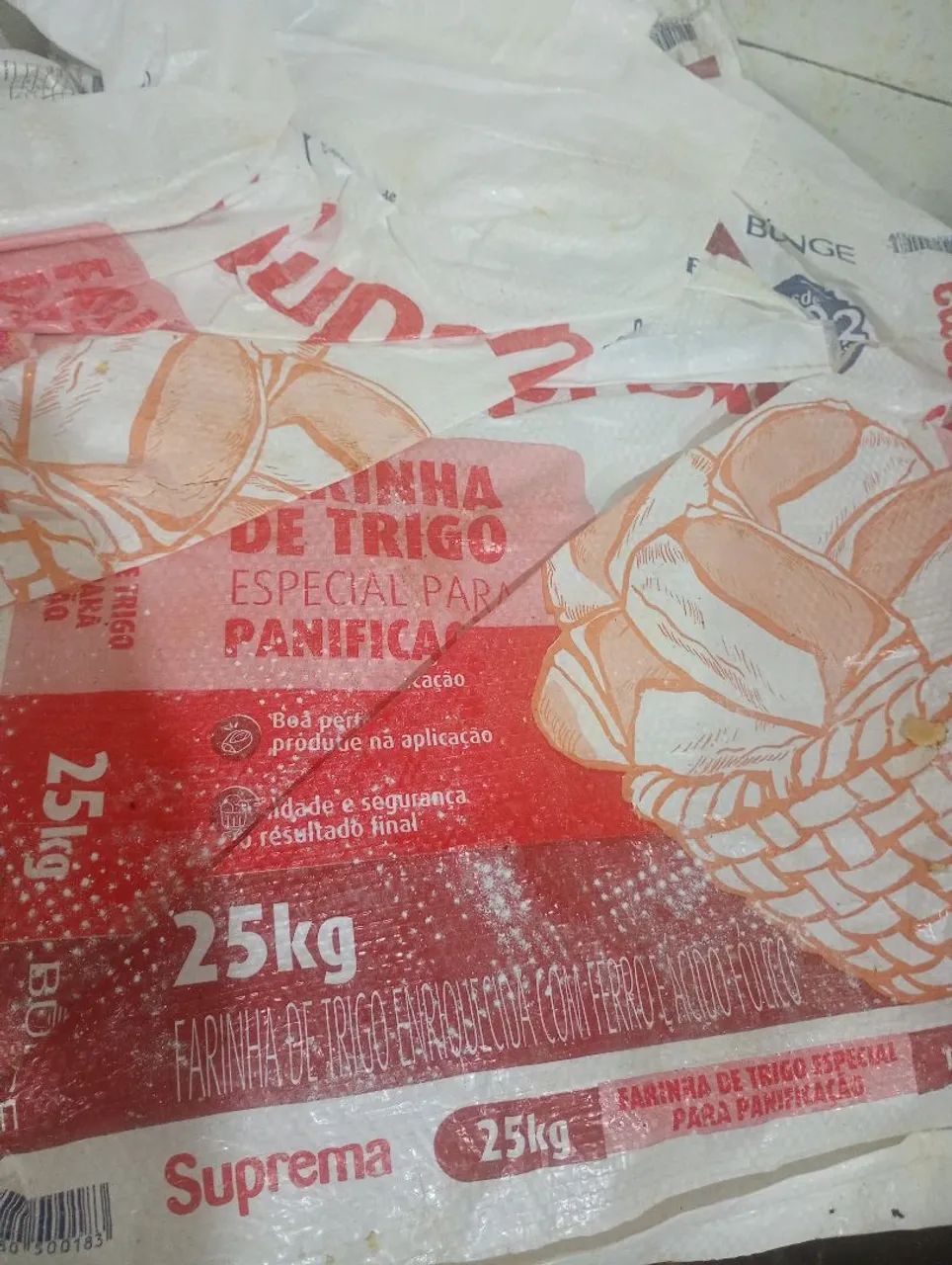 Balde grande de 14kg e Balde pequeno de 3 kg e sacos de farinha de 25kg para entulho etc - Foto 5