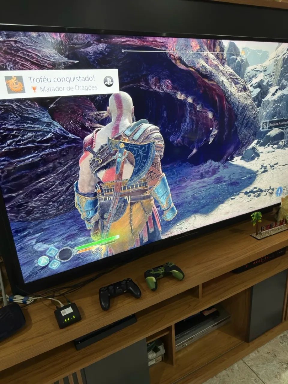 Playstation 4 1TB com 3 jogos originais (ótimo estado) - Foto 4