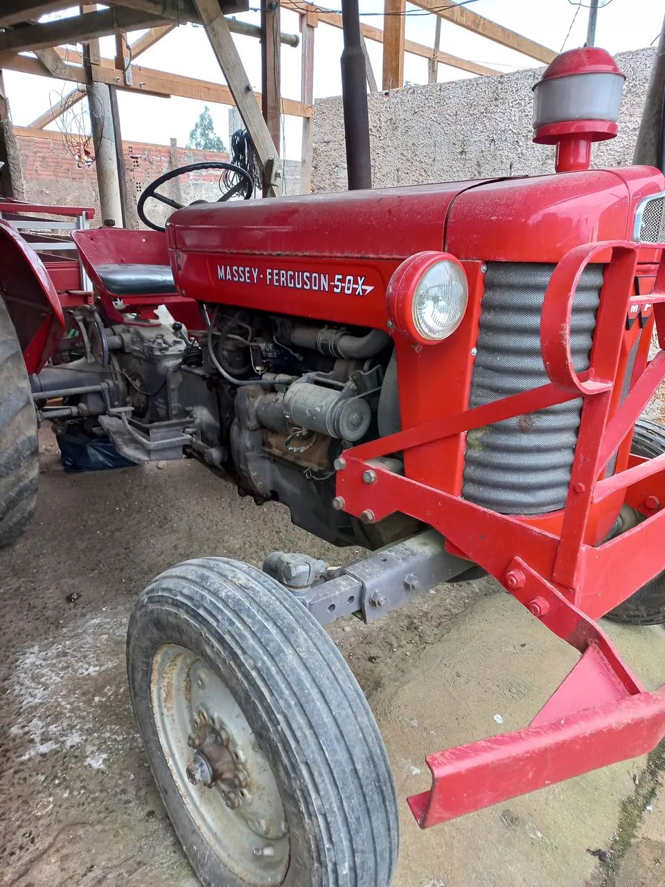 Trator Massey Ferguson - Vermelho com implementos - Foto 2