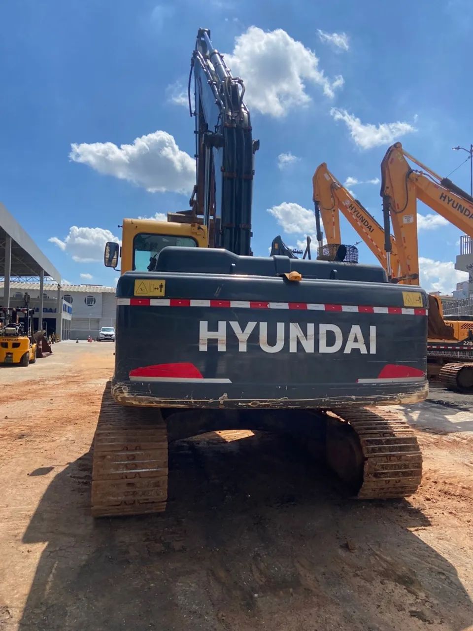 Escavadeira Hyundai R220