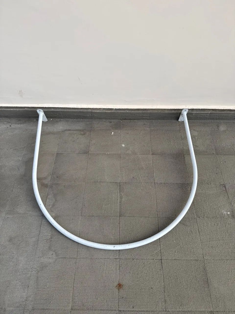Provador Arco de Metal Branco para loja  - Foto 3