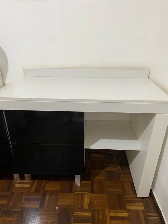 Mesinha com armário  - Foto 4