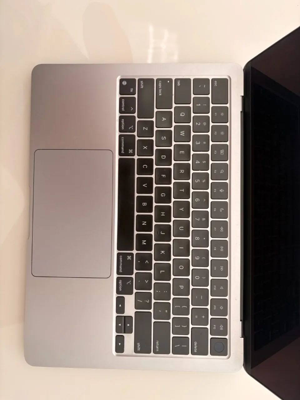 MacBook Air M2 - 8GB RAM / 256GB SSD - Excelente estado