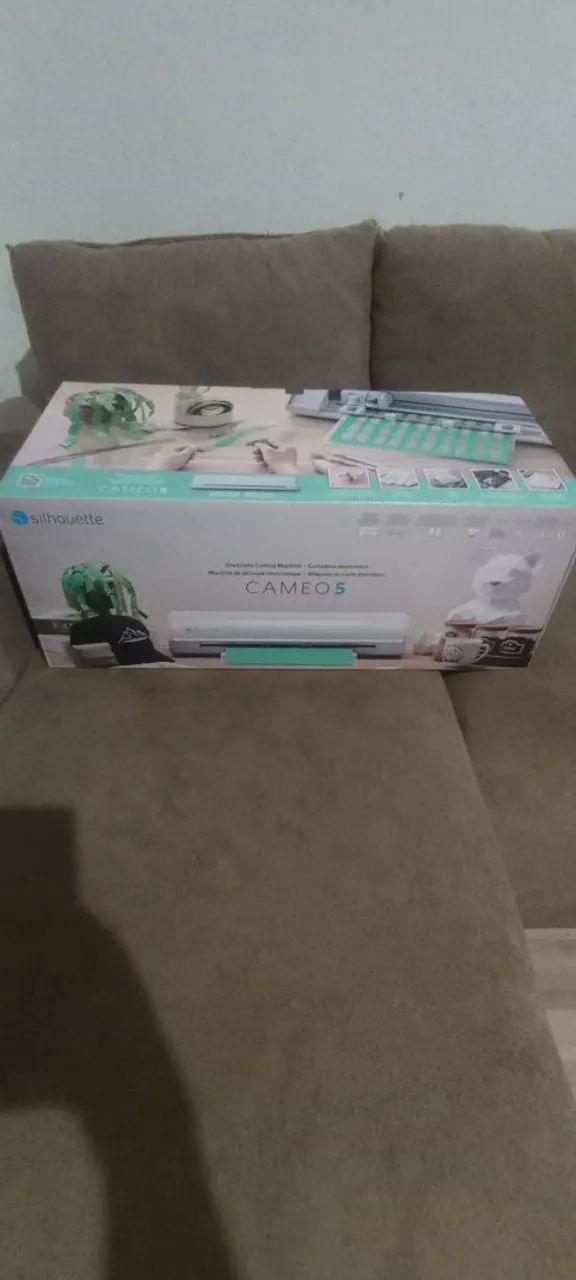 SILHOUETTA CAMEO 5 WHITE, BRAND NEW IN SEALED BOX64651272962946120