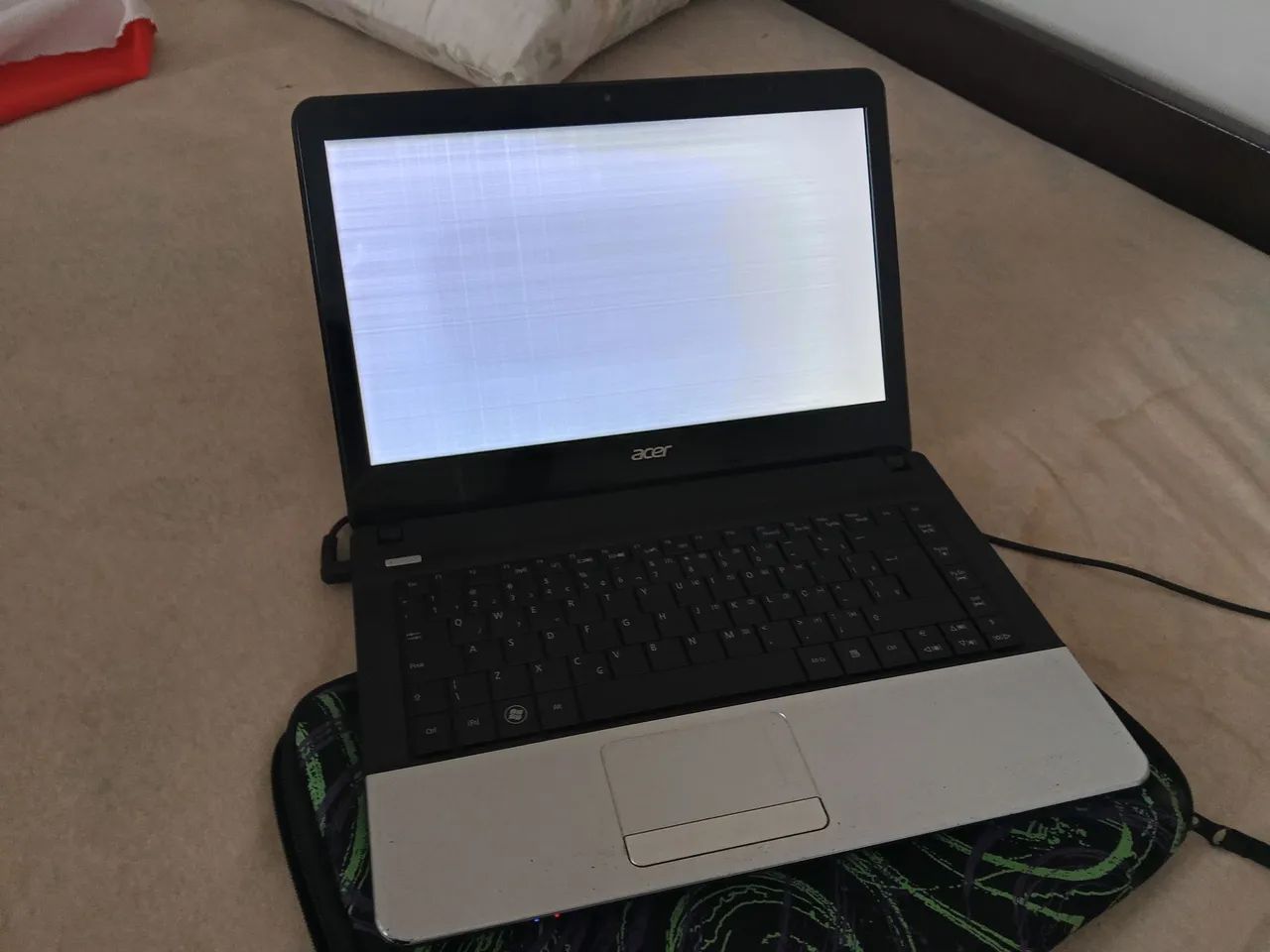 Notebook Acer Aspire E1-471-6404
