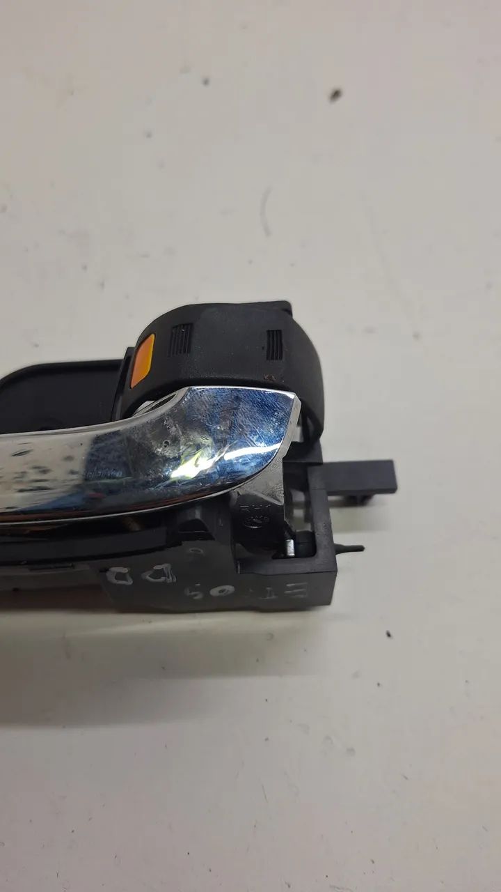 Maçaneta Interna Dianteira Lado Direita Toyota Etios 2017 Dianteira - Foto 3