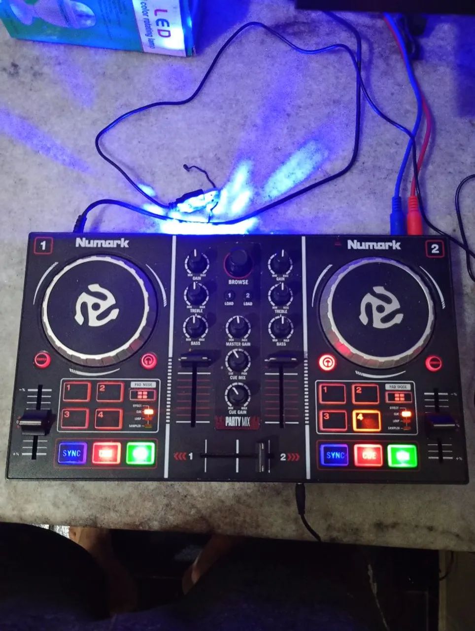 Mesa de Som Numark Party Mix DJ
