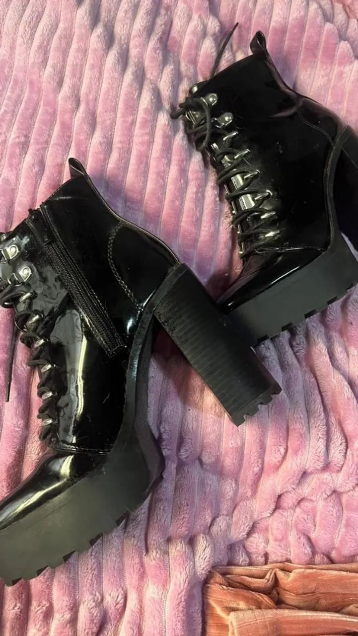 Botas Femininas Plataforma Zara - Elegância e Estilo!