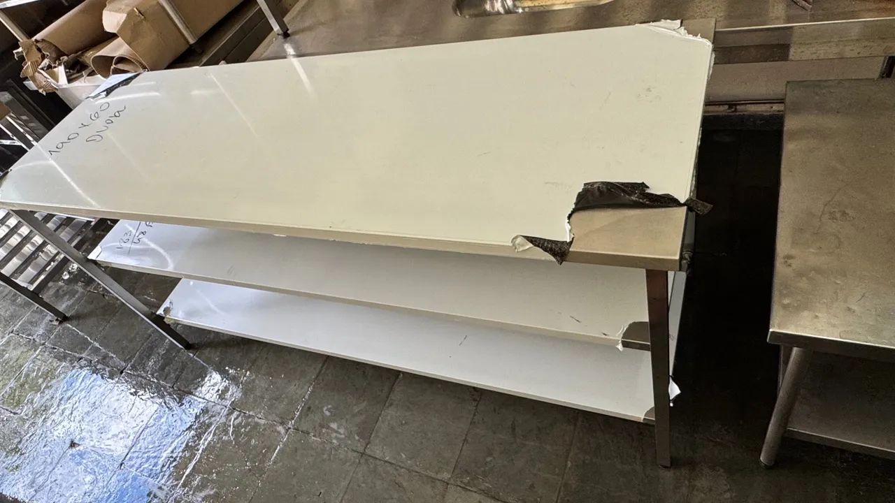 Mesa de inox DUAS prateleiras 1,90 x 0,60 - Foto 3