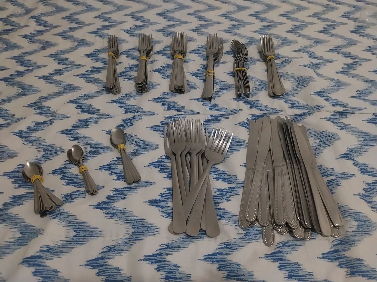 Buffet Restaurante 180 Peças Diversas Bandejas Inox + Talheres + Utensílios Oportunidade  - Foto 3