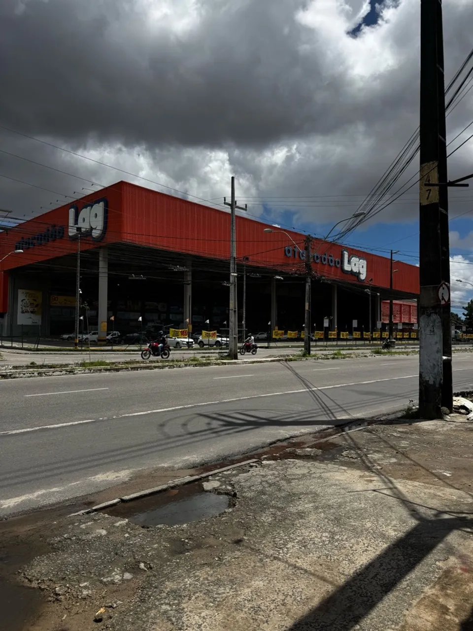 Aluga-se casa em frente ao atacadao lag Itaperi