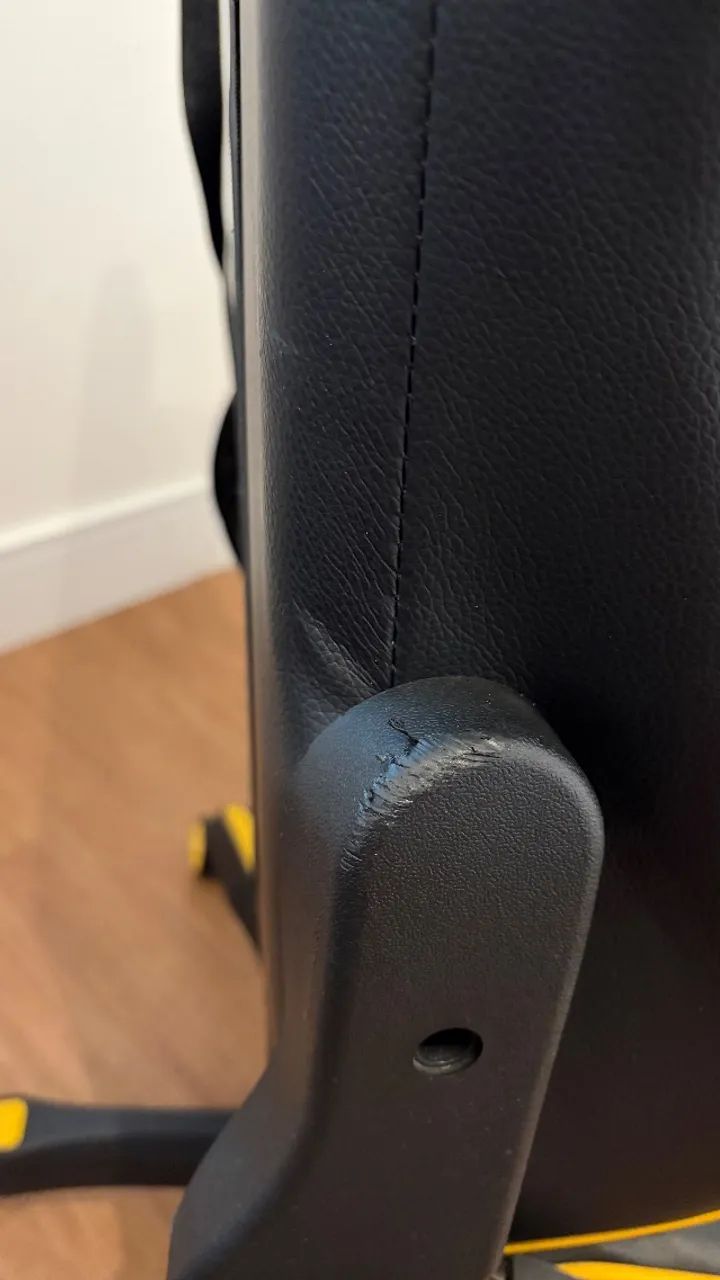 Cadeira Gamer Legends Preta e Amarela - Confortável e Conservada - Foto 6