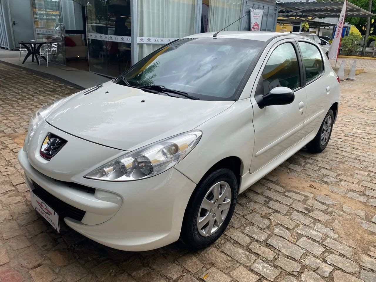 Peugeot 207 1.4 2014 R$ 29.990