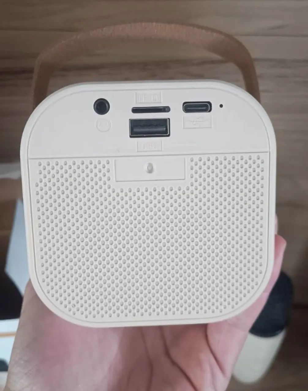 Caixinha De Som Karaokê Infantil Bluetooth Com 2 Microfones Sem Fio Led Portátil Cor Bege - Foto 4